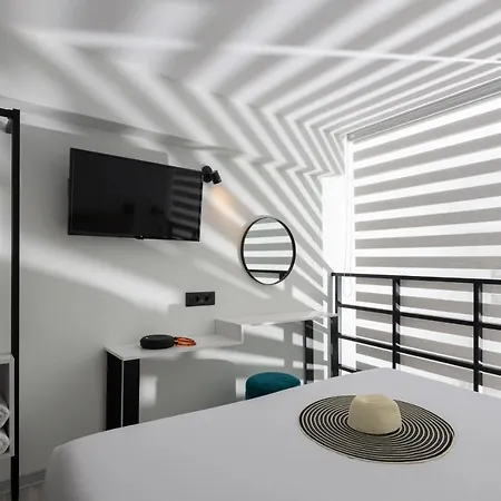 City Gem Loft Walk To Everything Апартаменты Родос